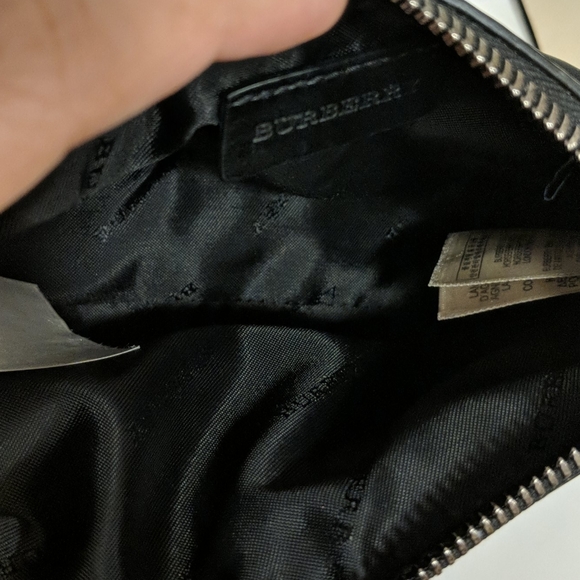 ✨Burberry✨ Patent Accent Cosmetic Bag - Picture 3 of 12